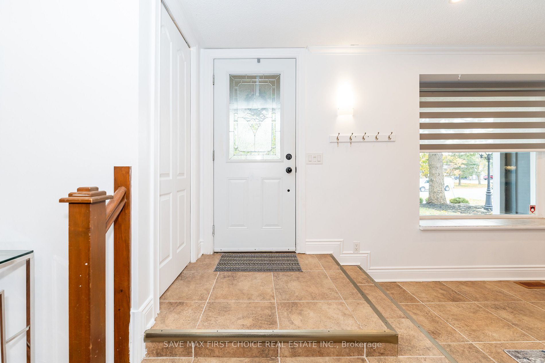 180 Columbus Rd W