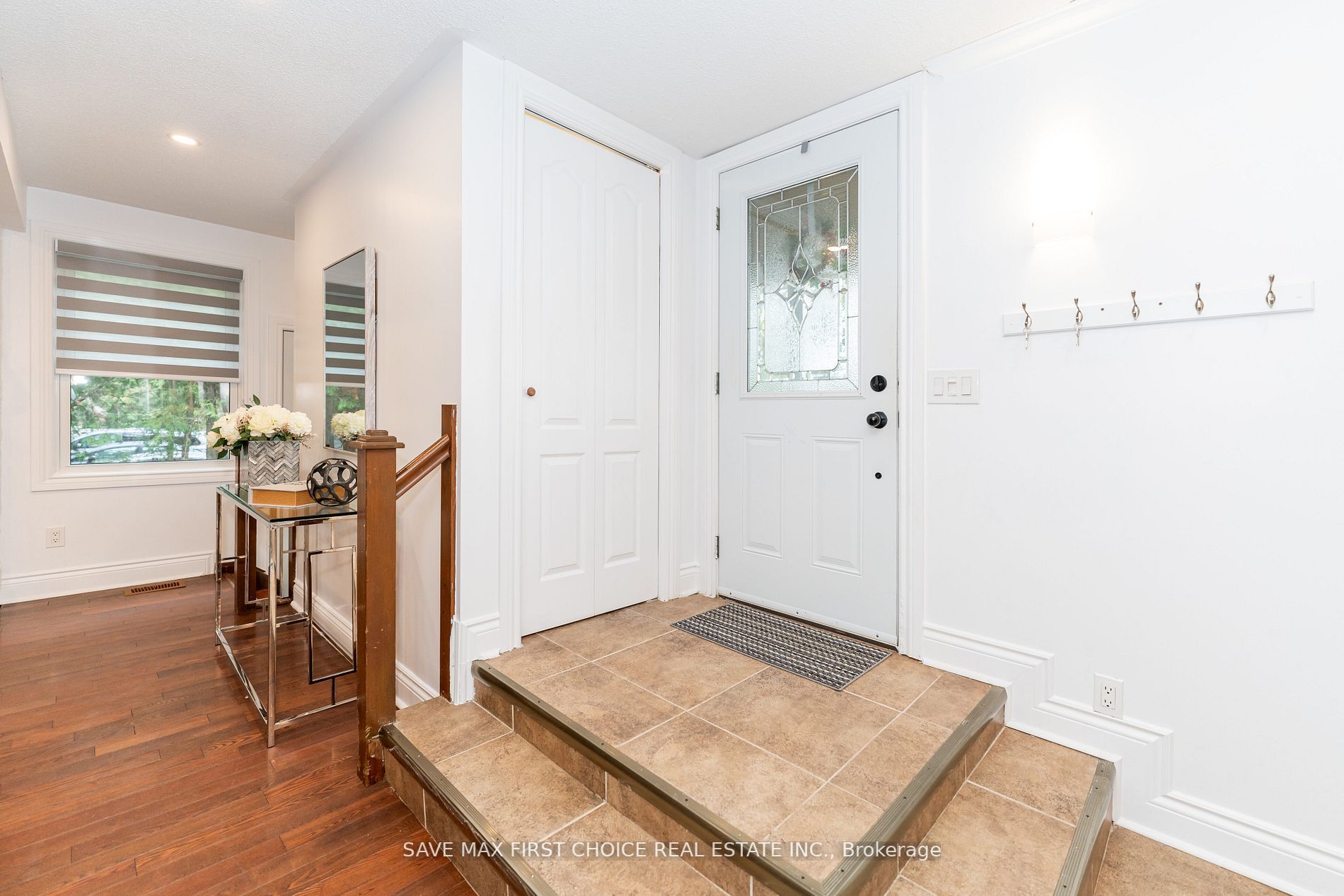 180 Columbus Rd W