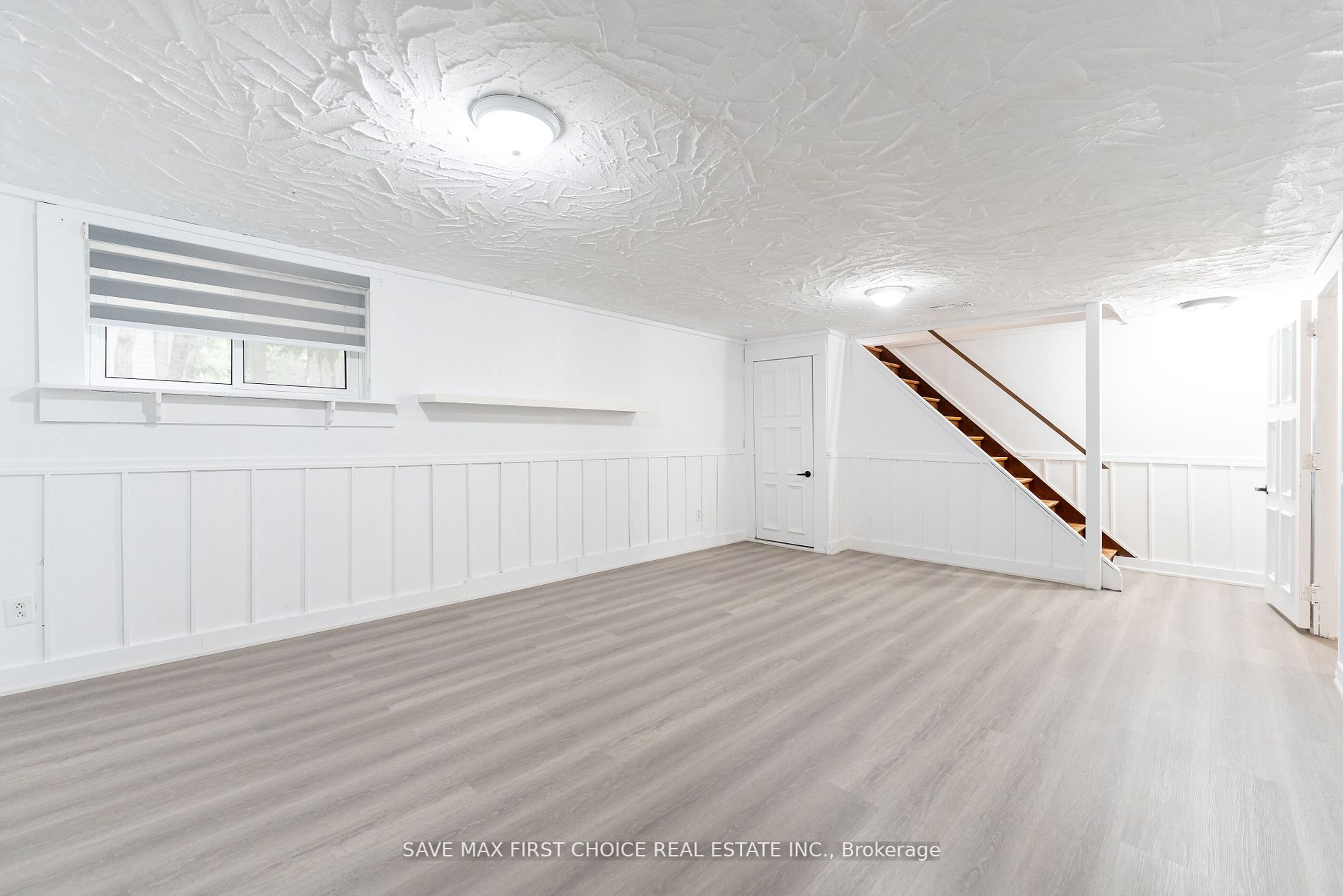 180 Columbus Rd W