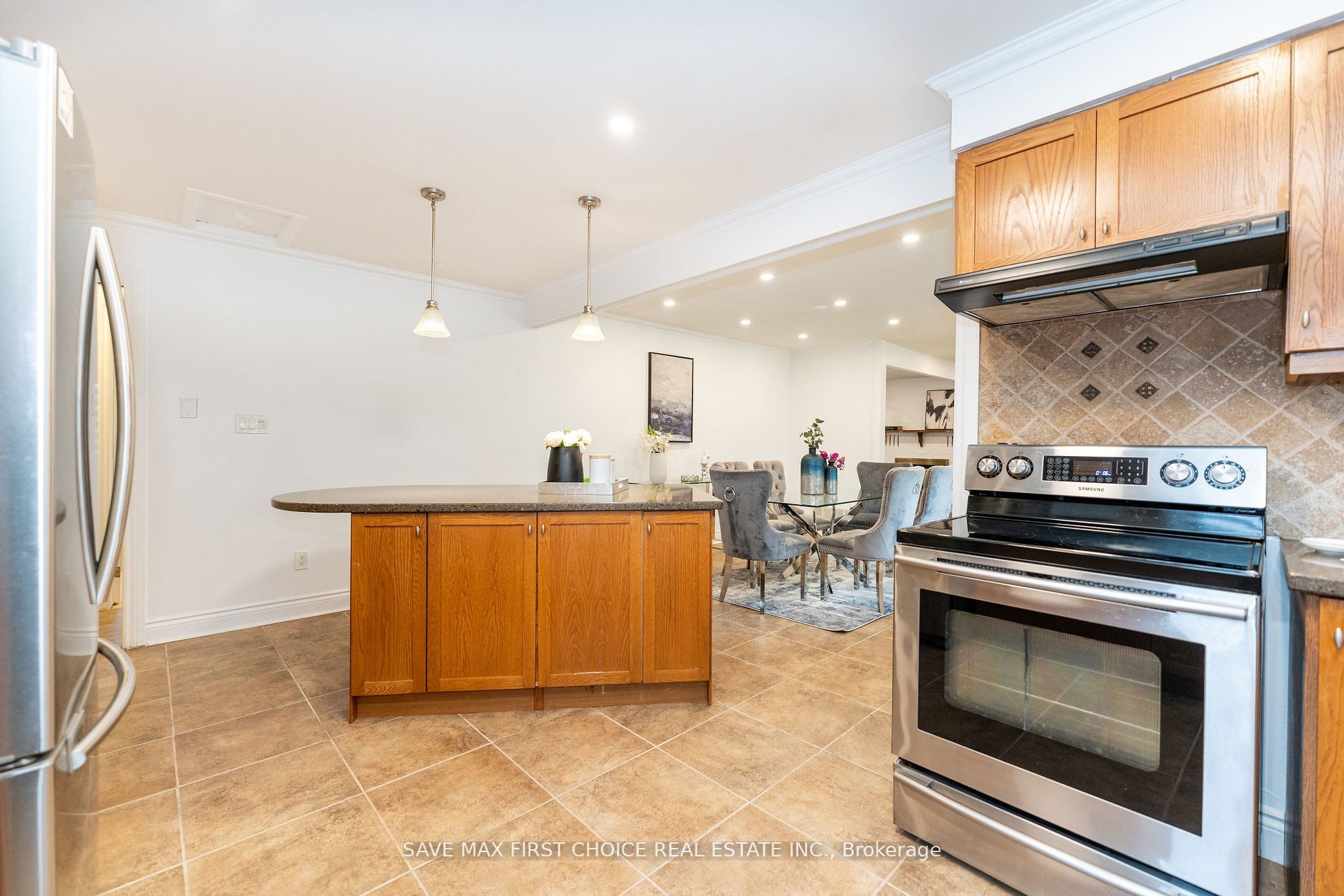 180 Columbus Rd W