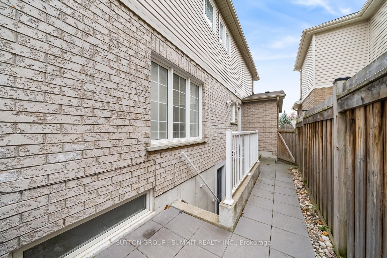 2 Westmore St