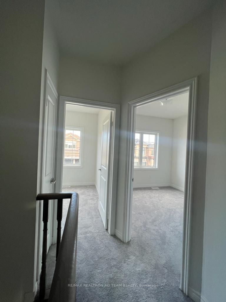16 Thelma Dr