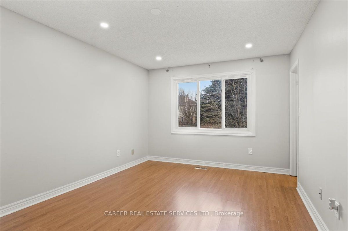 4 Orchard Park Dr