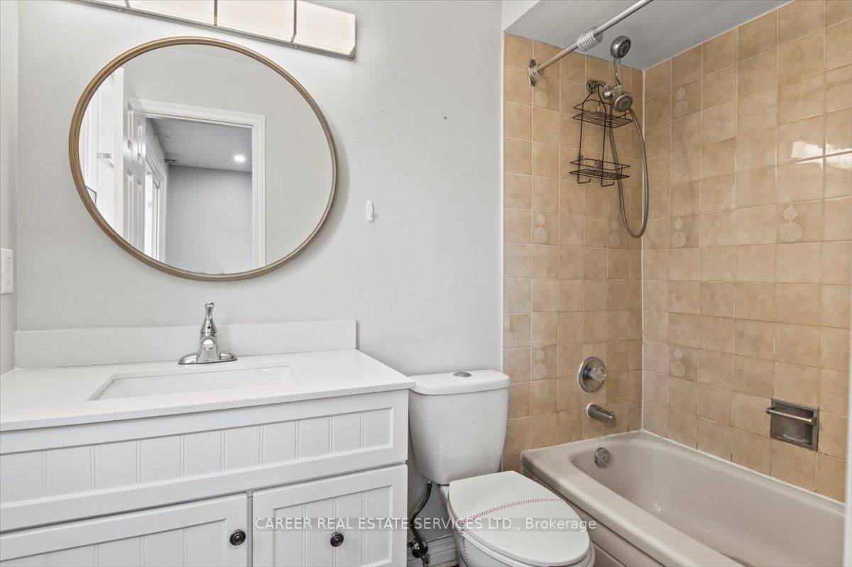 4 Orchard Park Dr