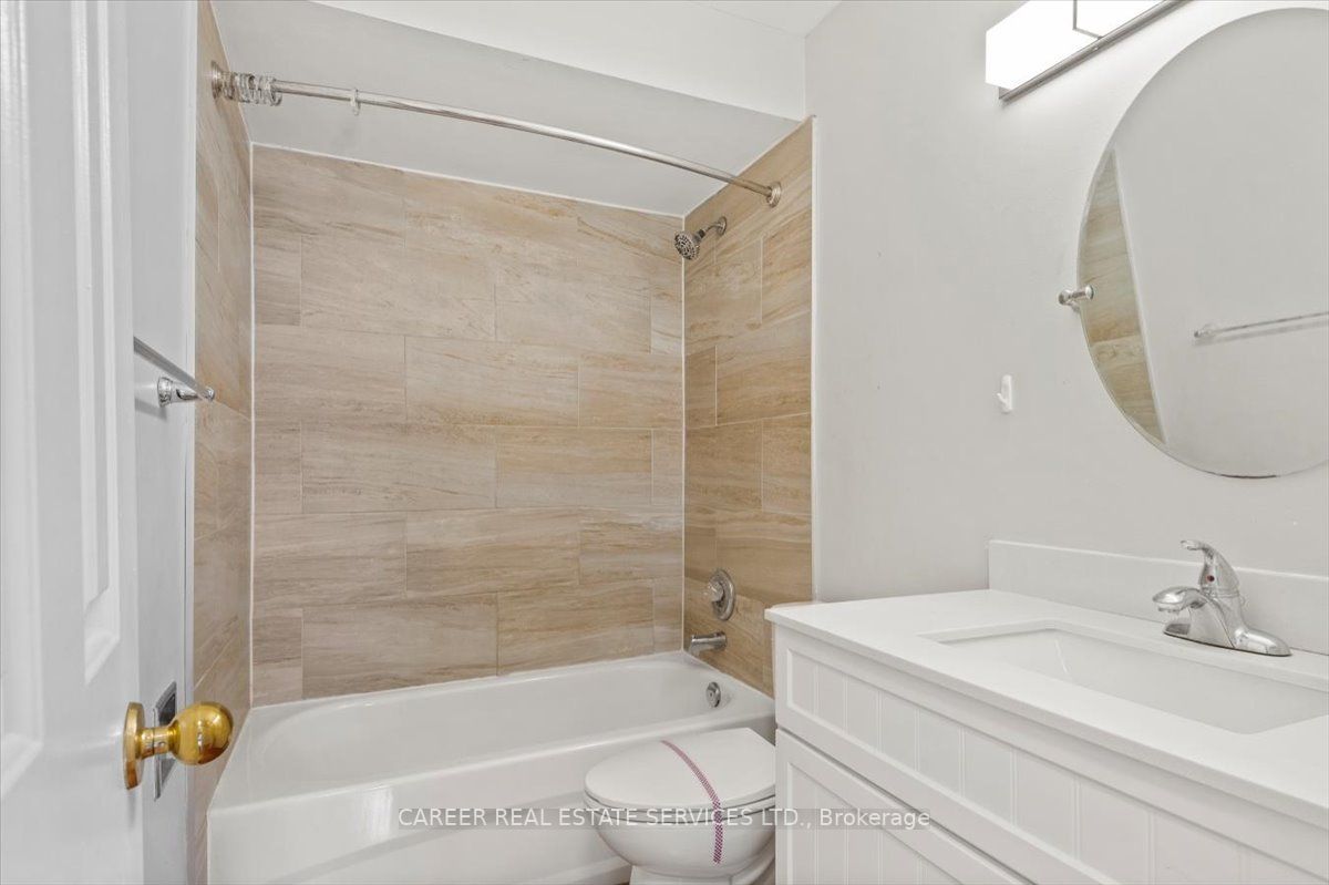 4 Orchard Park Dr