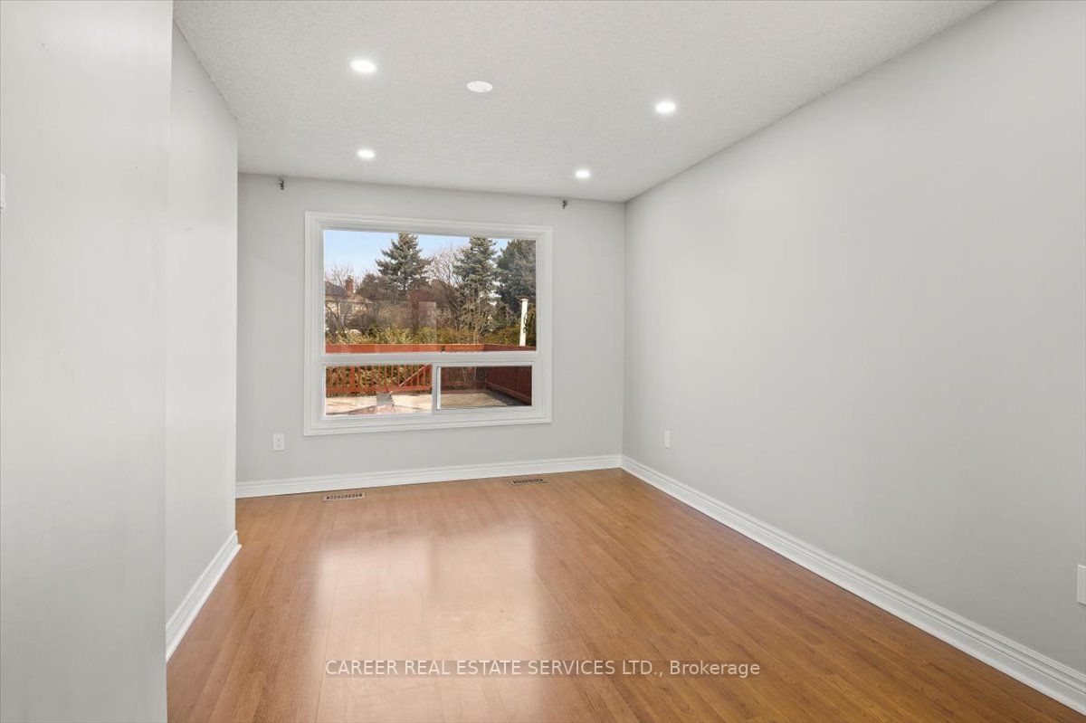 4 Orchard Park Dr