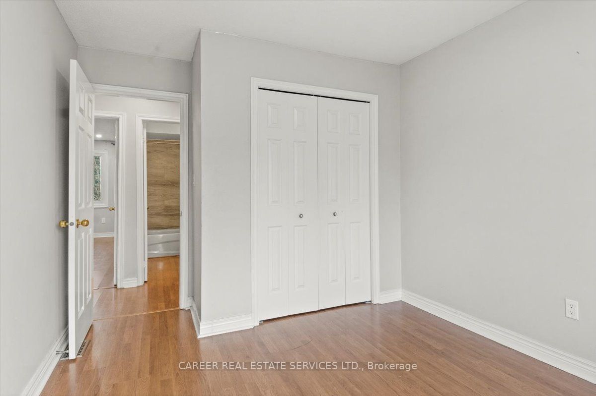 4 Orchard Park Dr