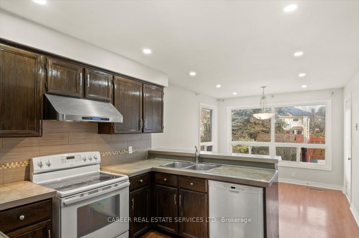 4 Orchard Park Dr