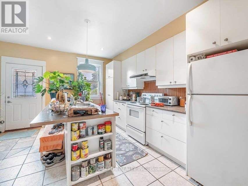 12 Lark St, #Main