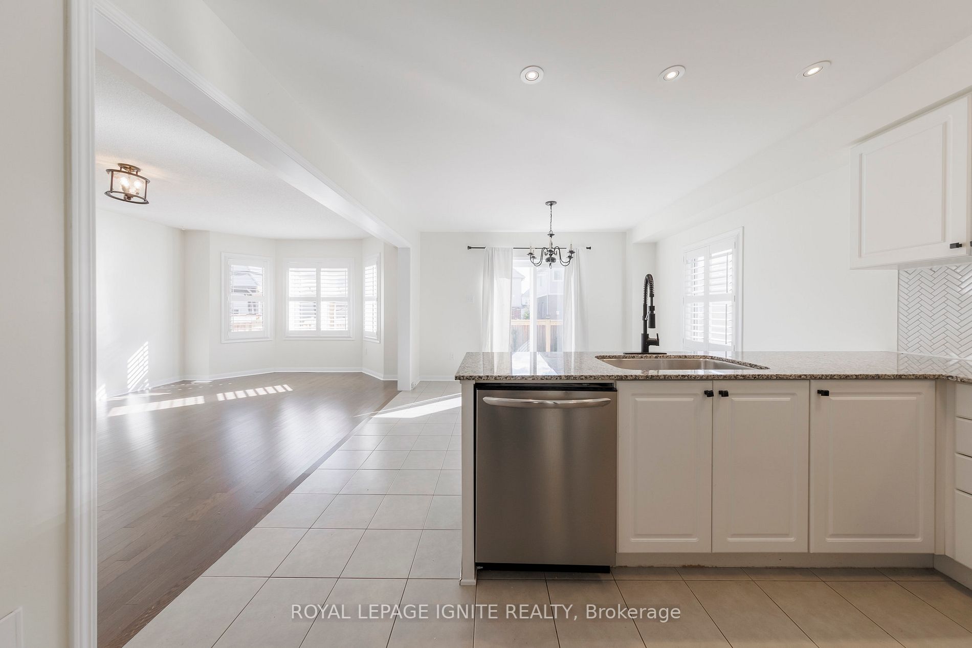 83 Northglen Blvd