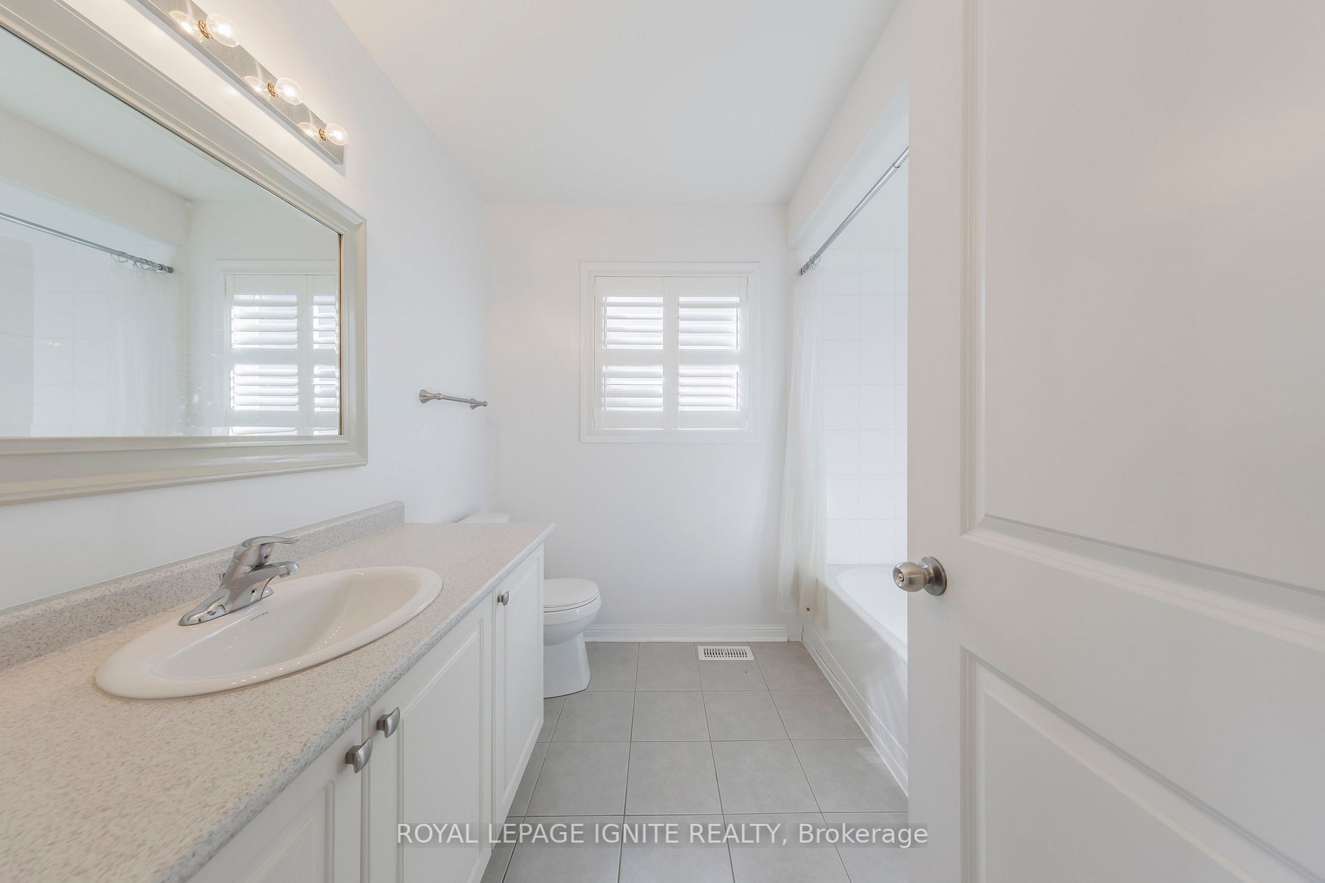 83 Northglen Blvd