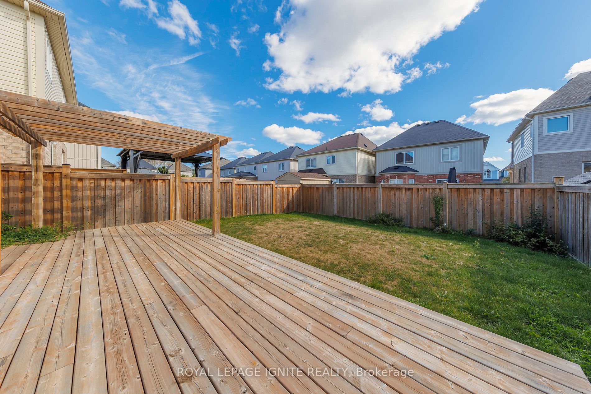 83 Northglen Blvd