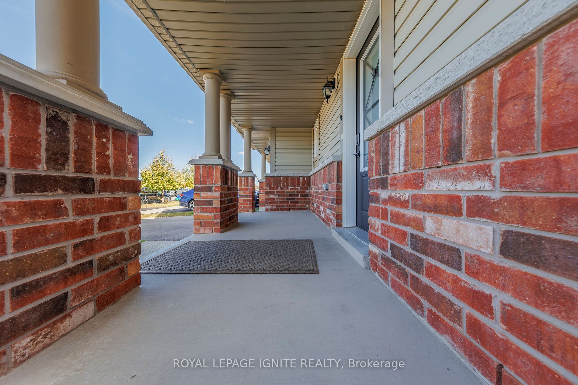 83 Northglen Blvd