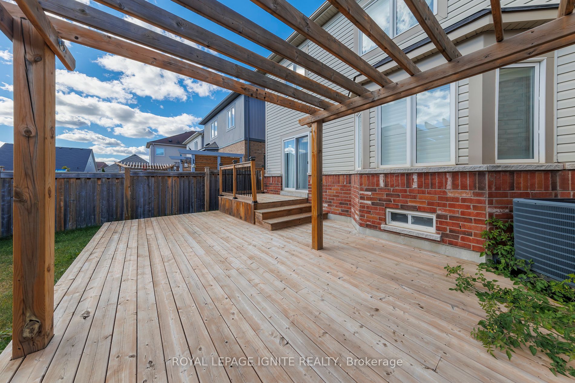 83 Northglen Blvd