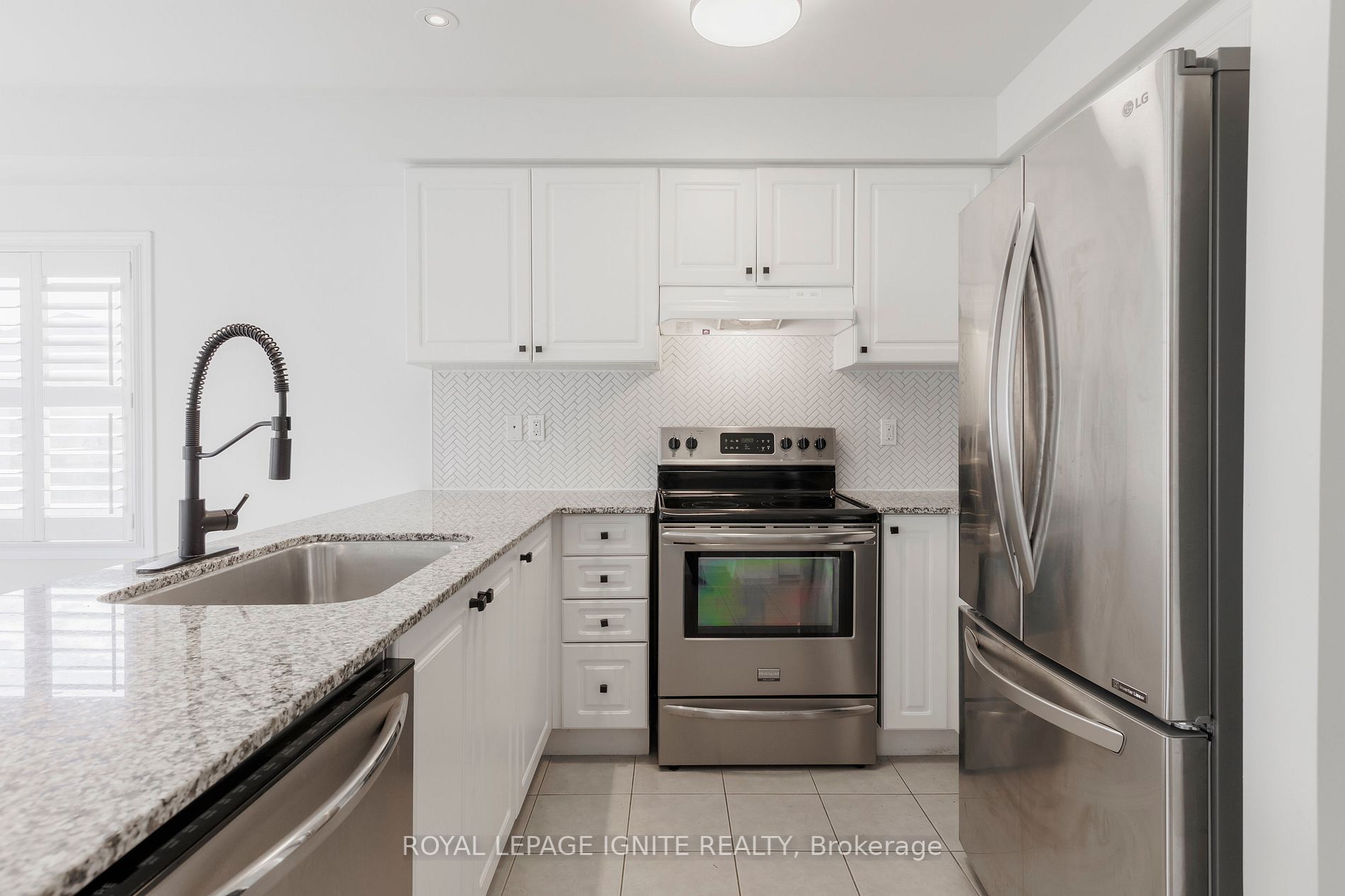 83 Northglen Blvd