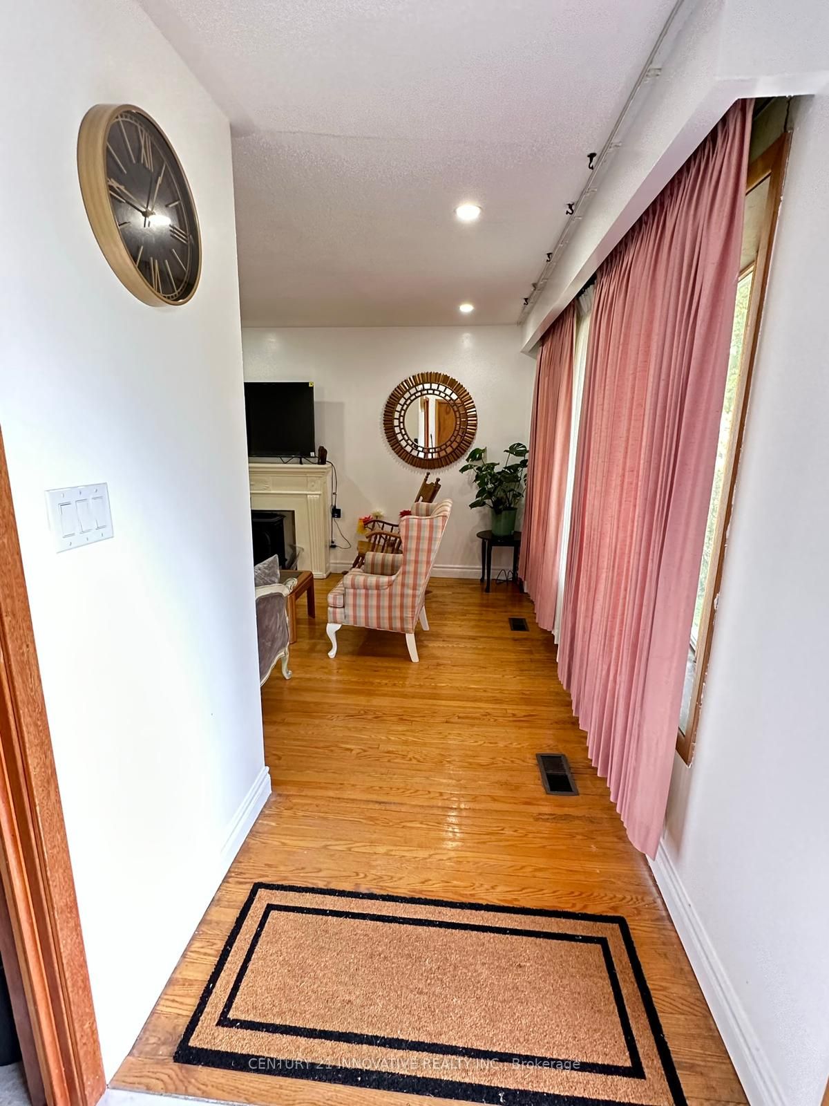 325 Dyson Rd E