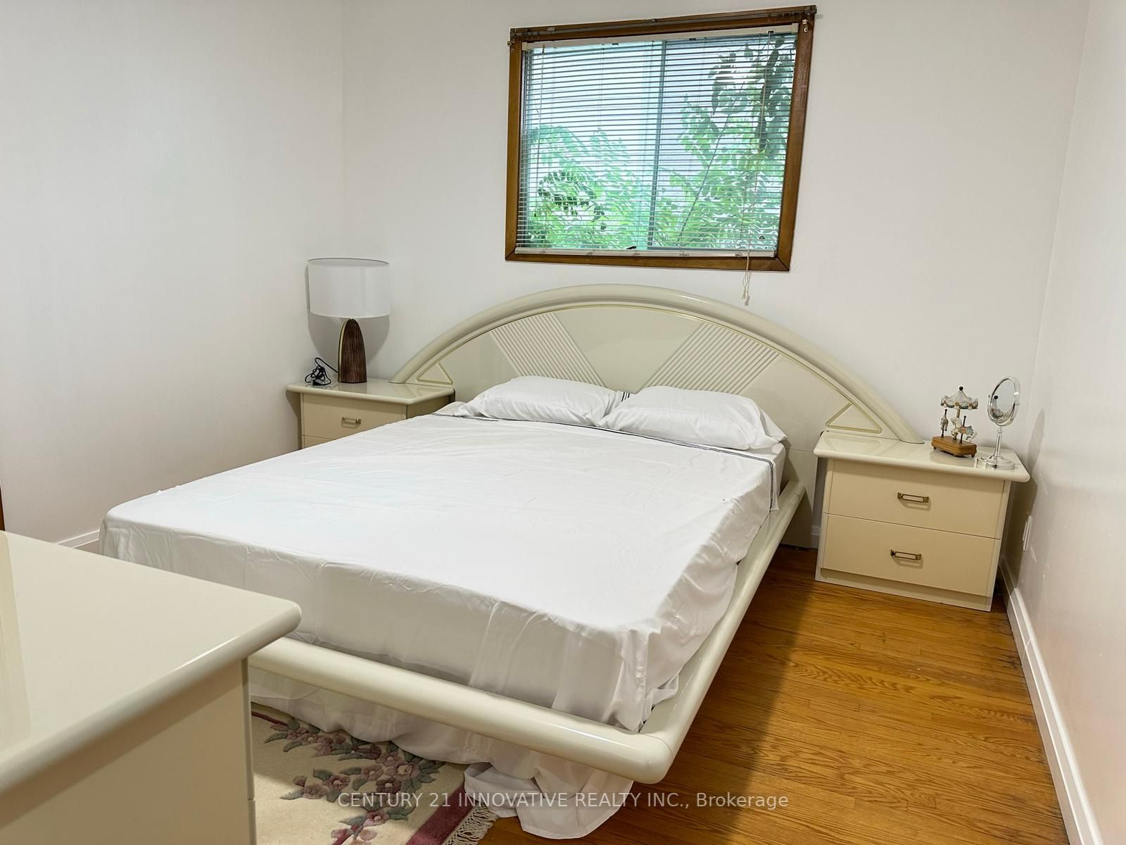325 Dyson Rd E