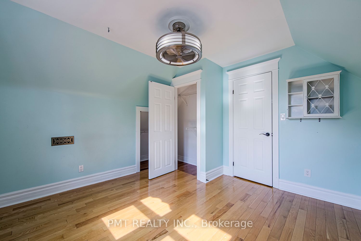 74 Millbrook Cres
