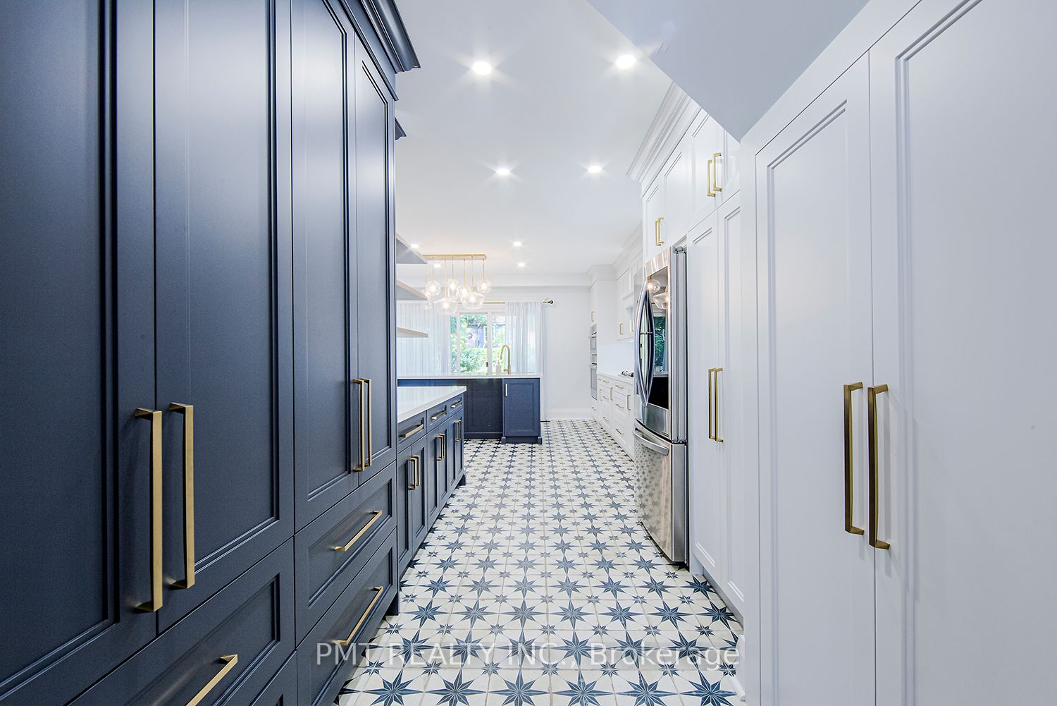 74 Millbrook Cres