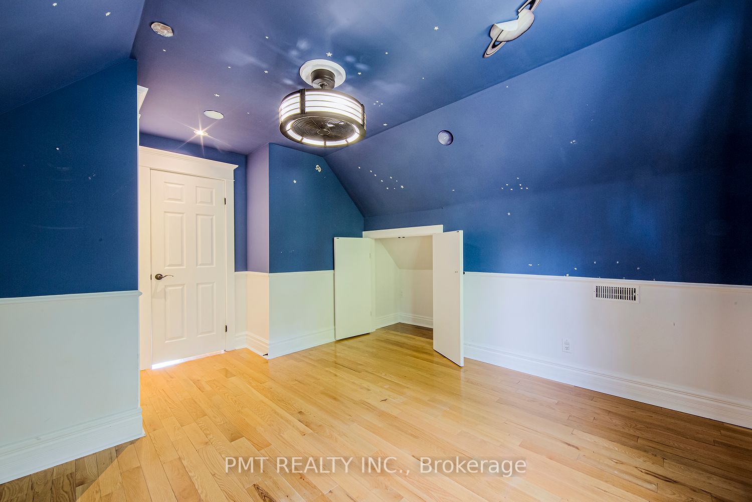 74 Millbrook Cres