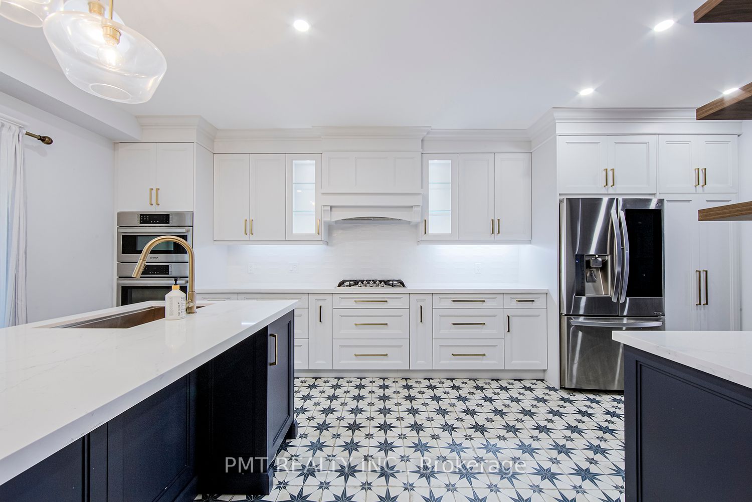 74 Millbrook Cres