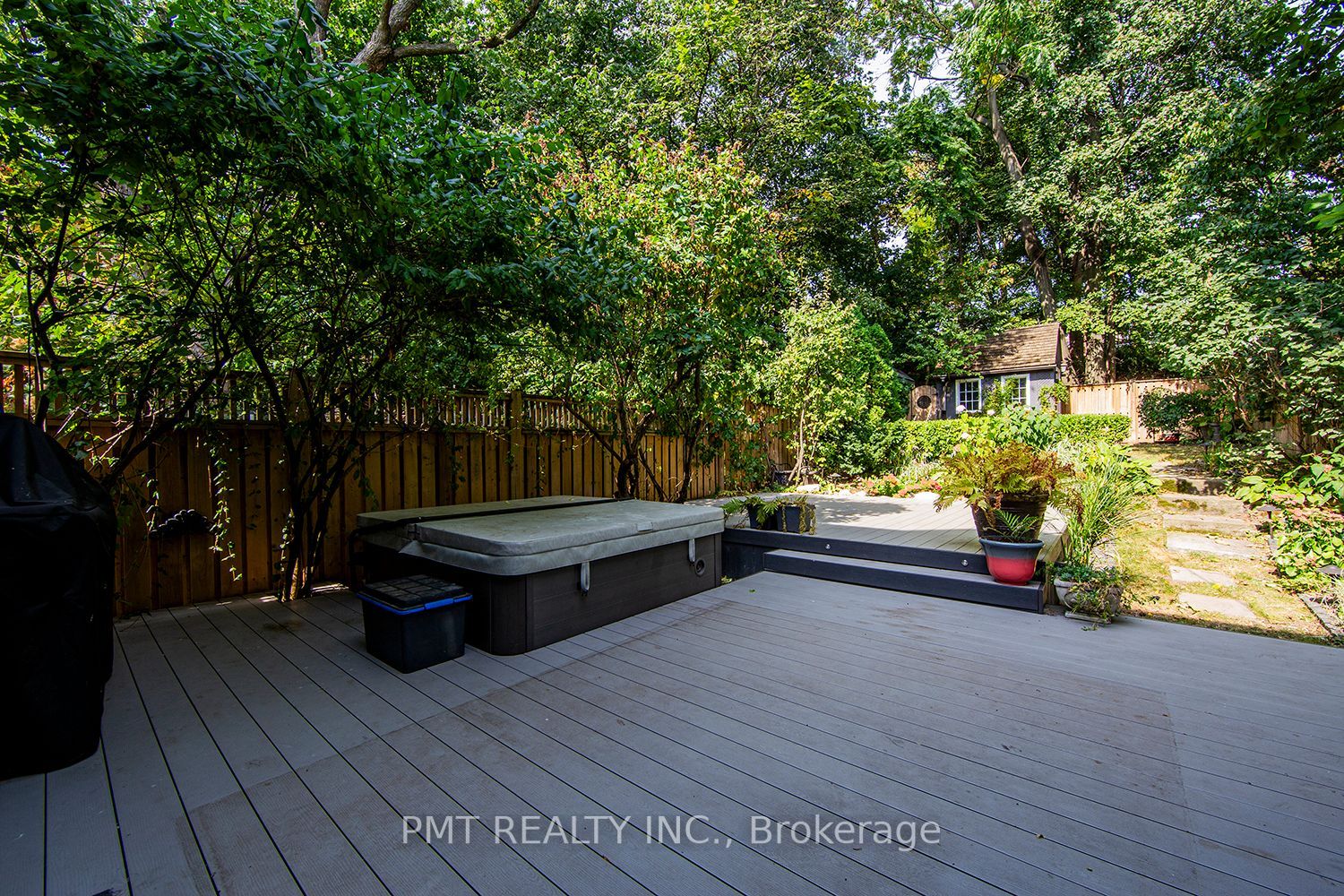 74 Millbrook Cres