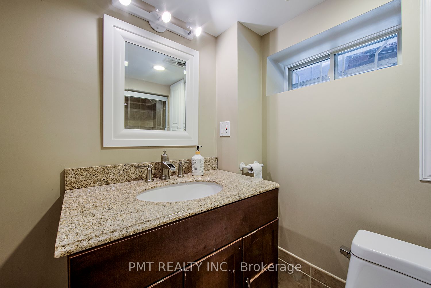 74 Millbrook Cres