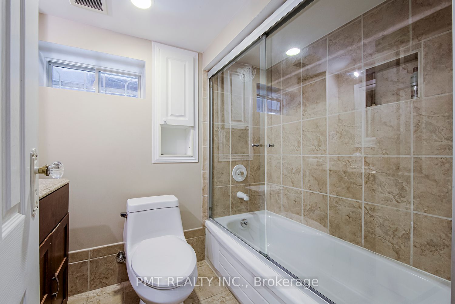 74 Millbrook Cres