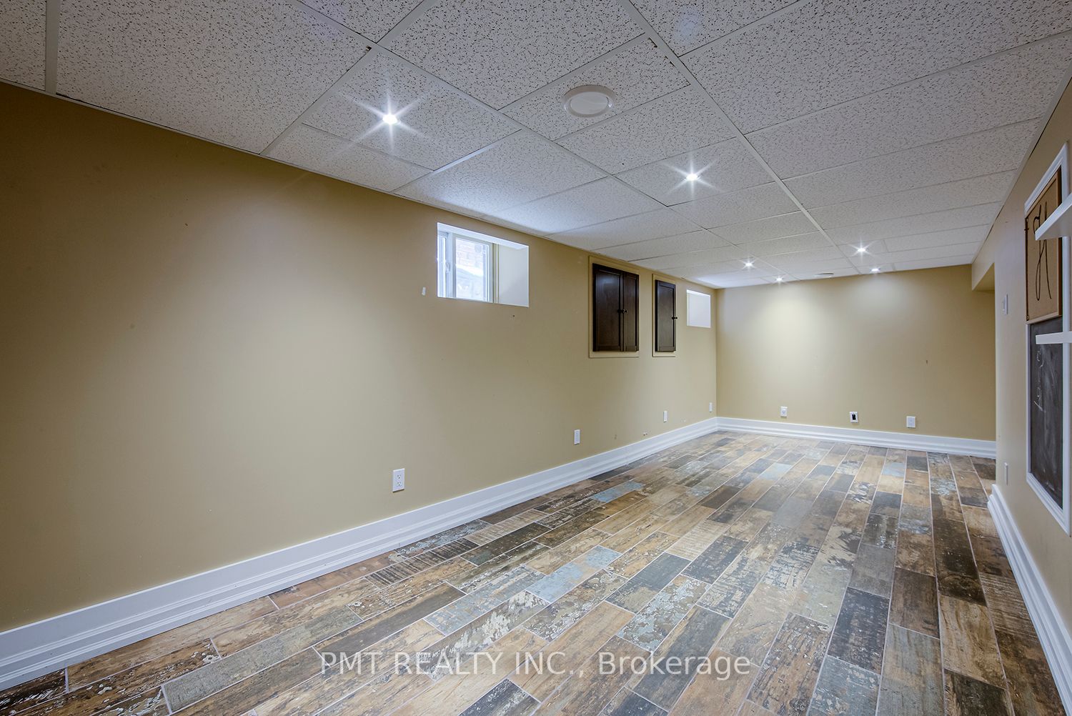 74 Millbrook Cres