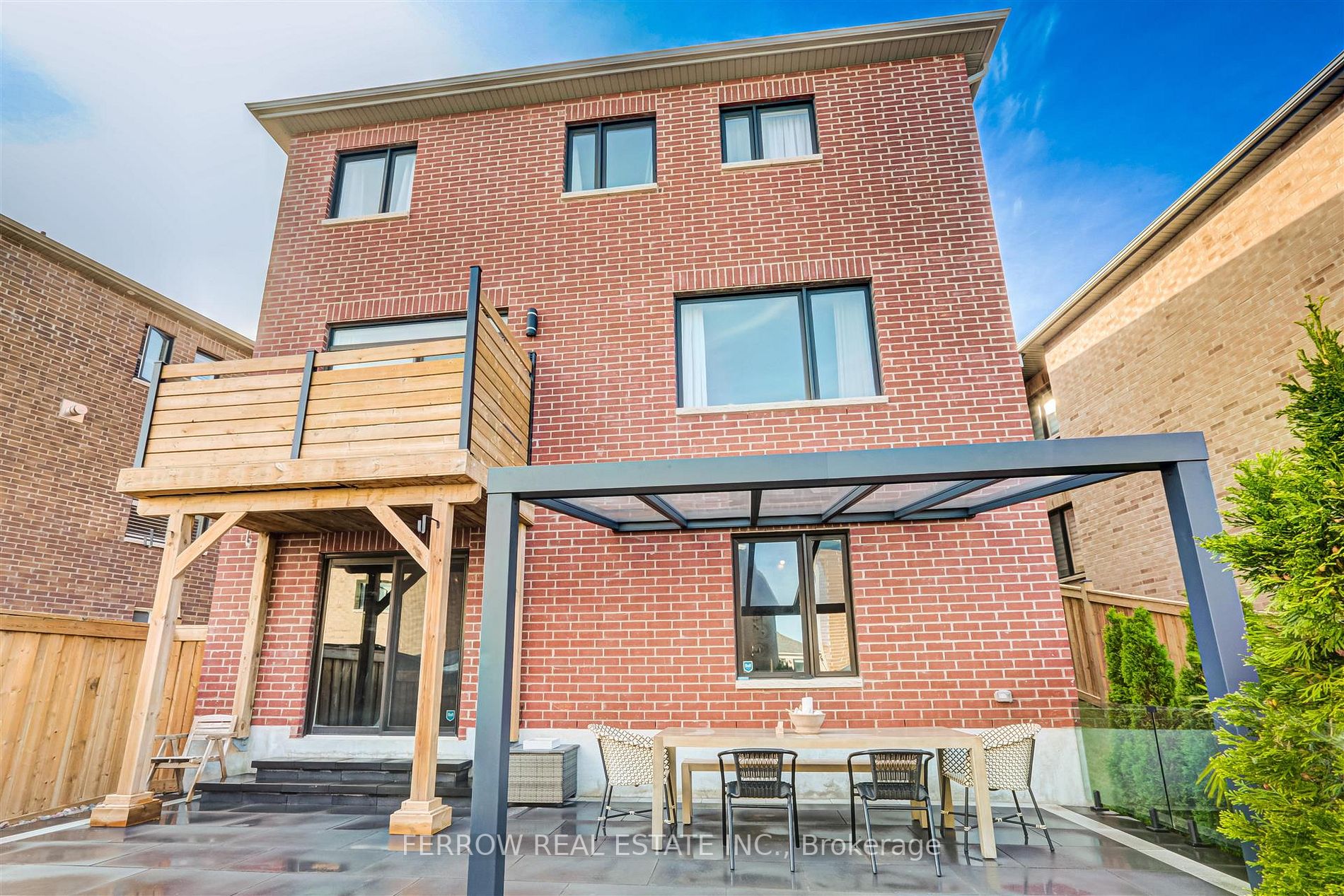 1226 Cactus Cres