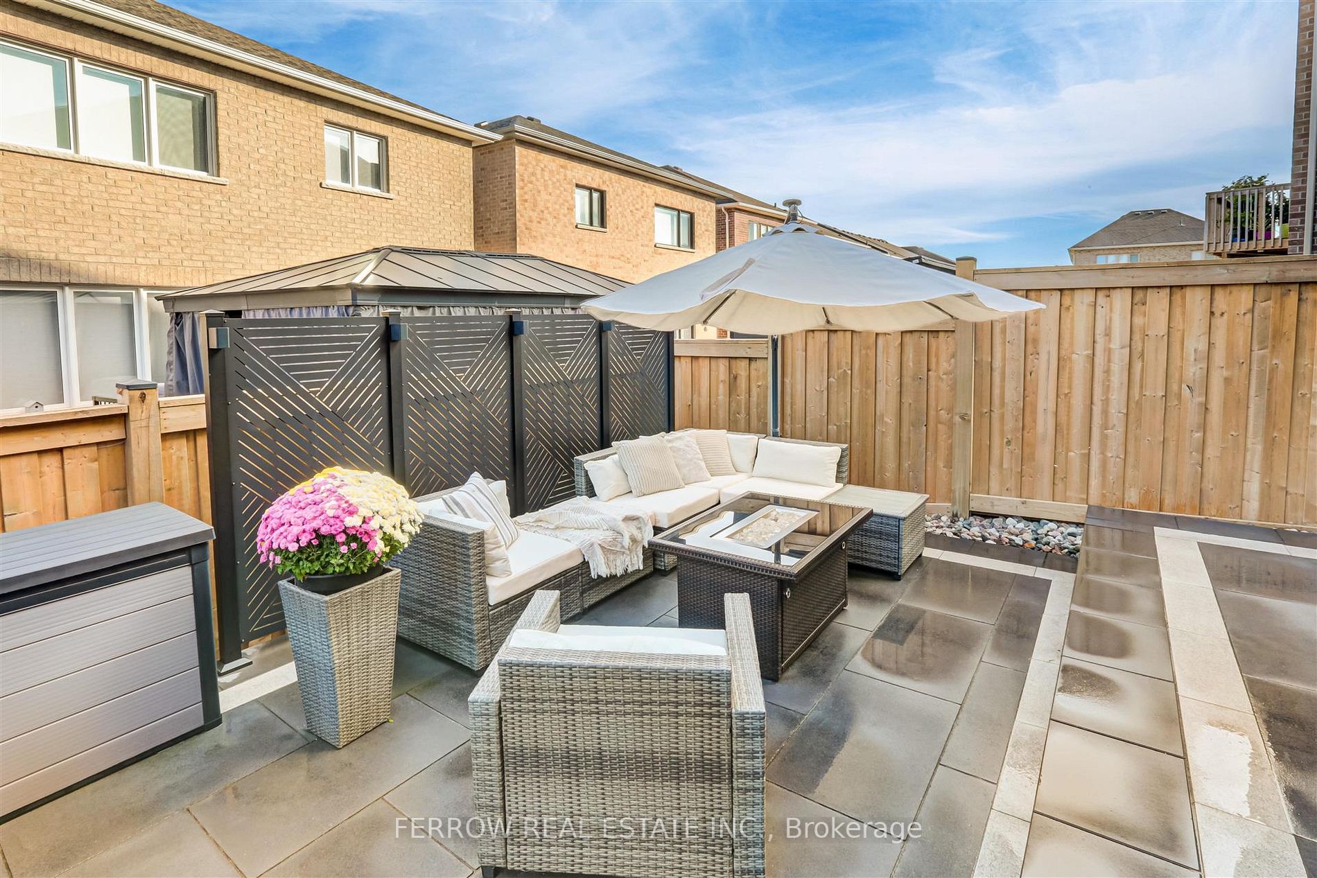 1226 Cactus Cres
