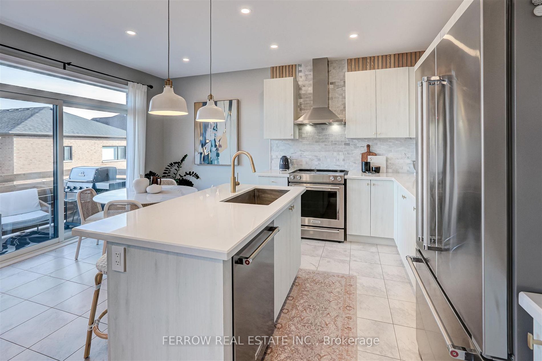 1226 Cactus Cres