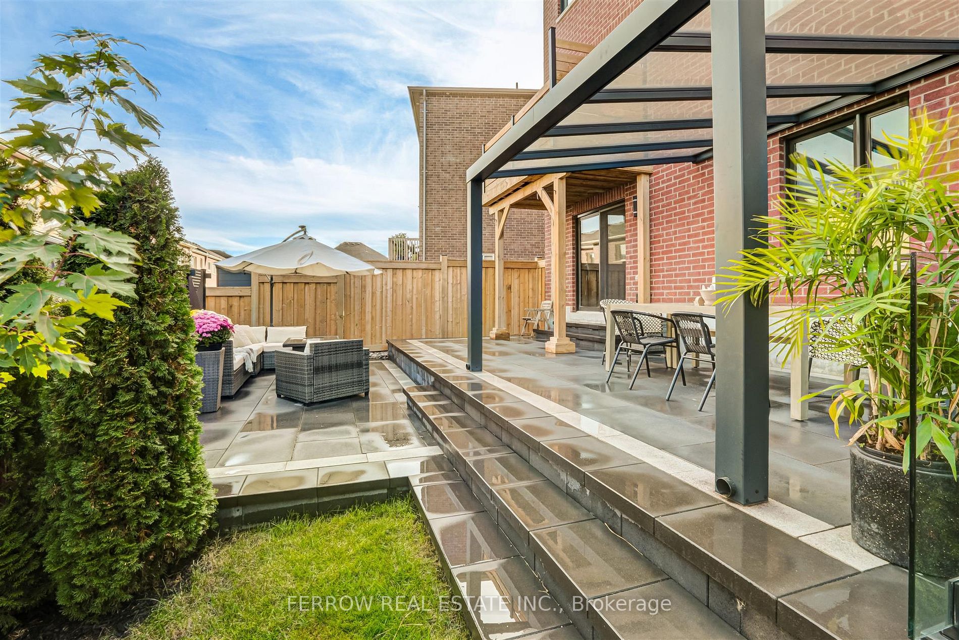 1226 Cactus Cres