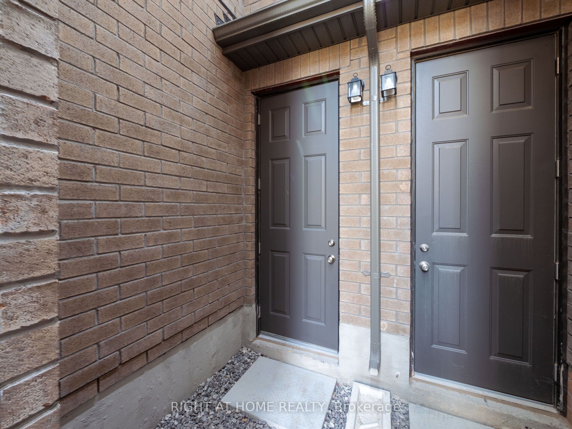 90 Leney St