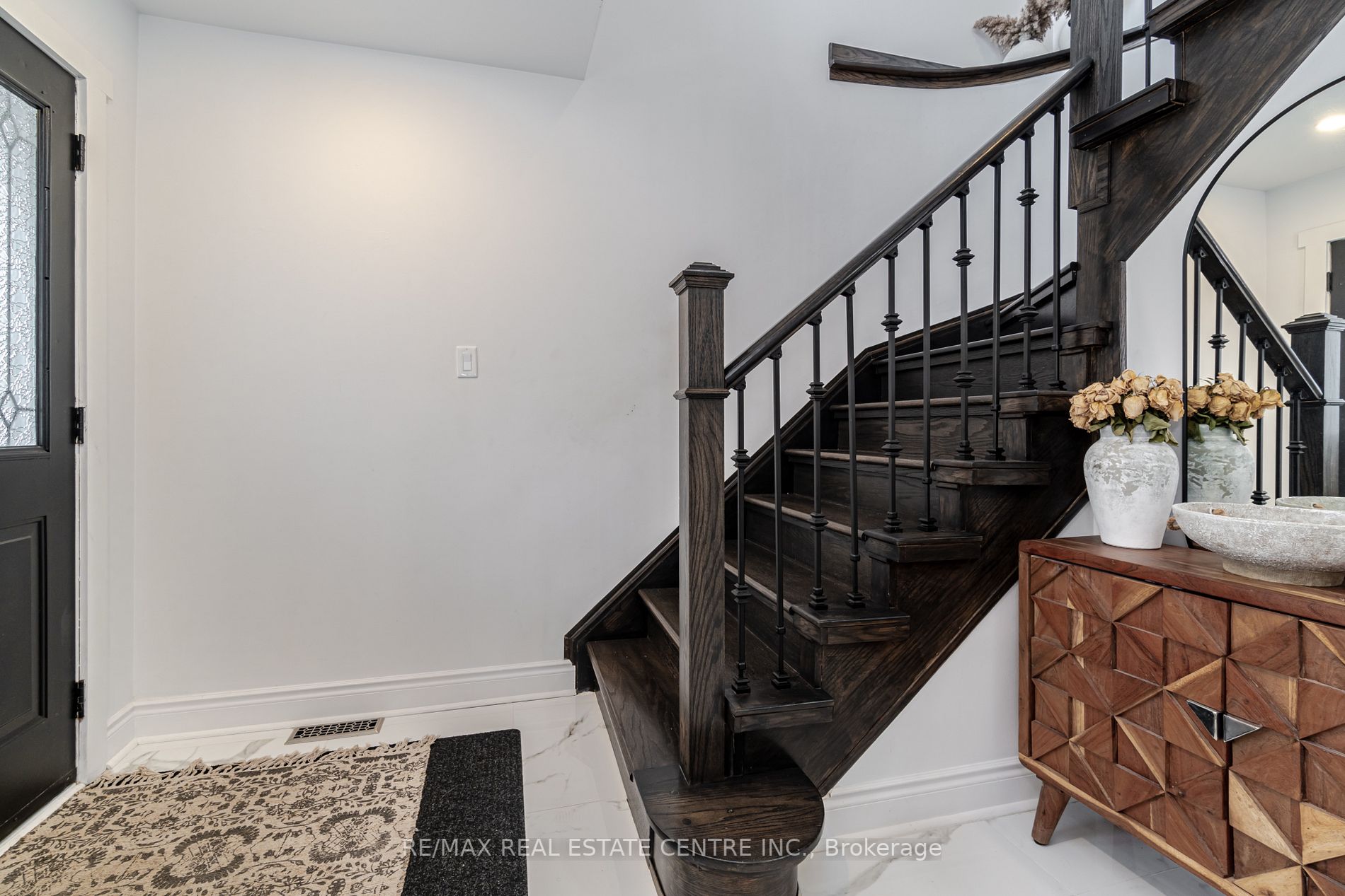 77 Lownie Crt