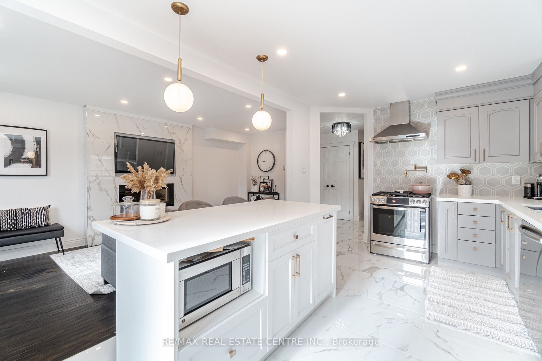 77 Lownie Crt