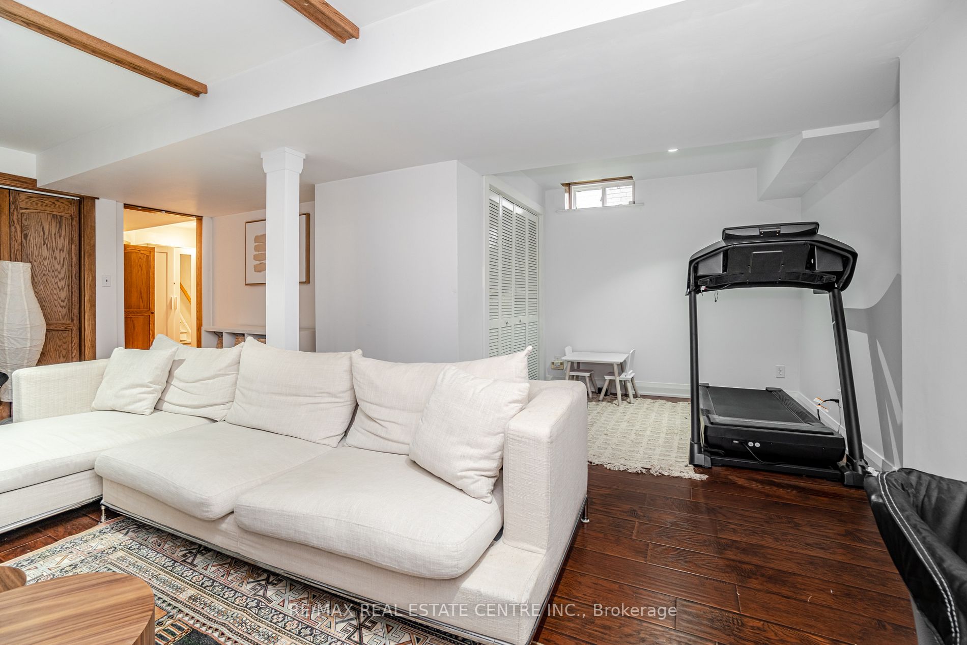 77 Lownie Crt