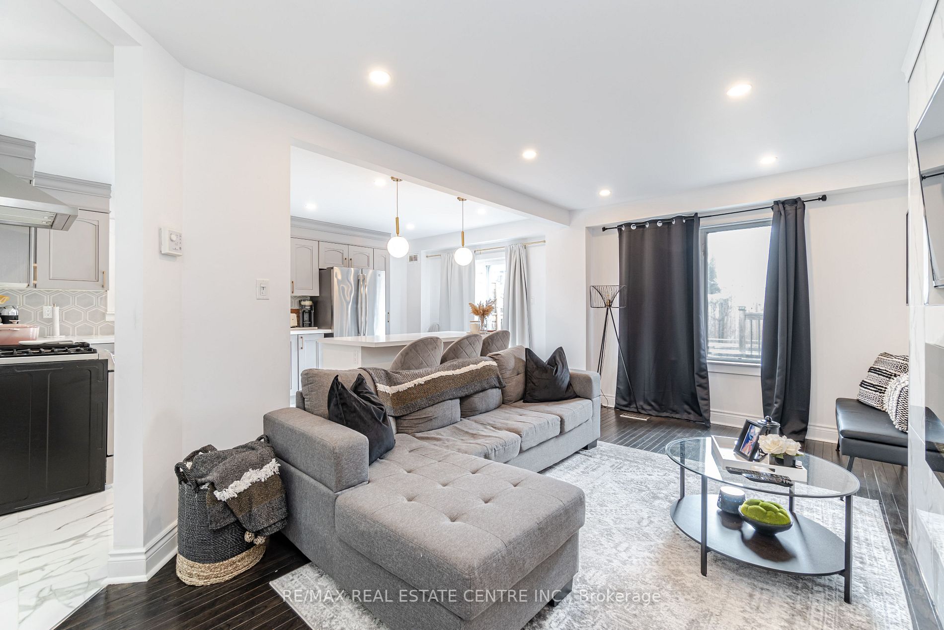 77 Lownie Crt