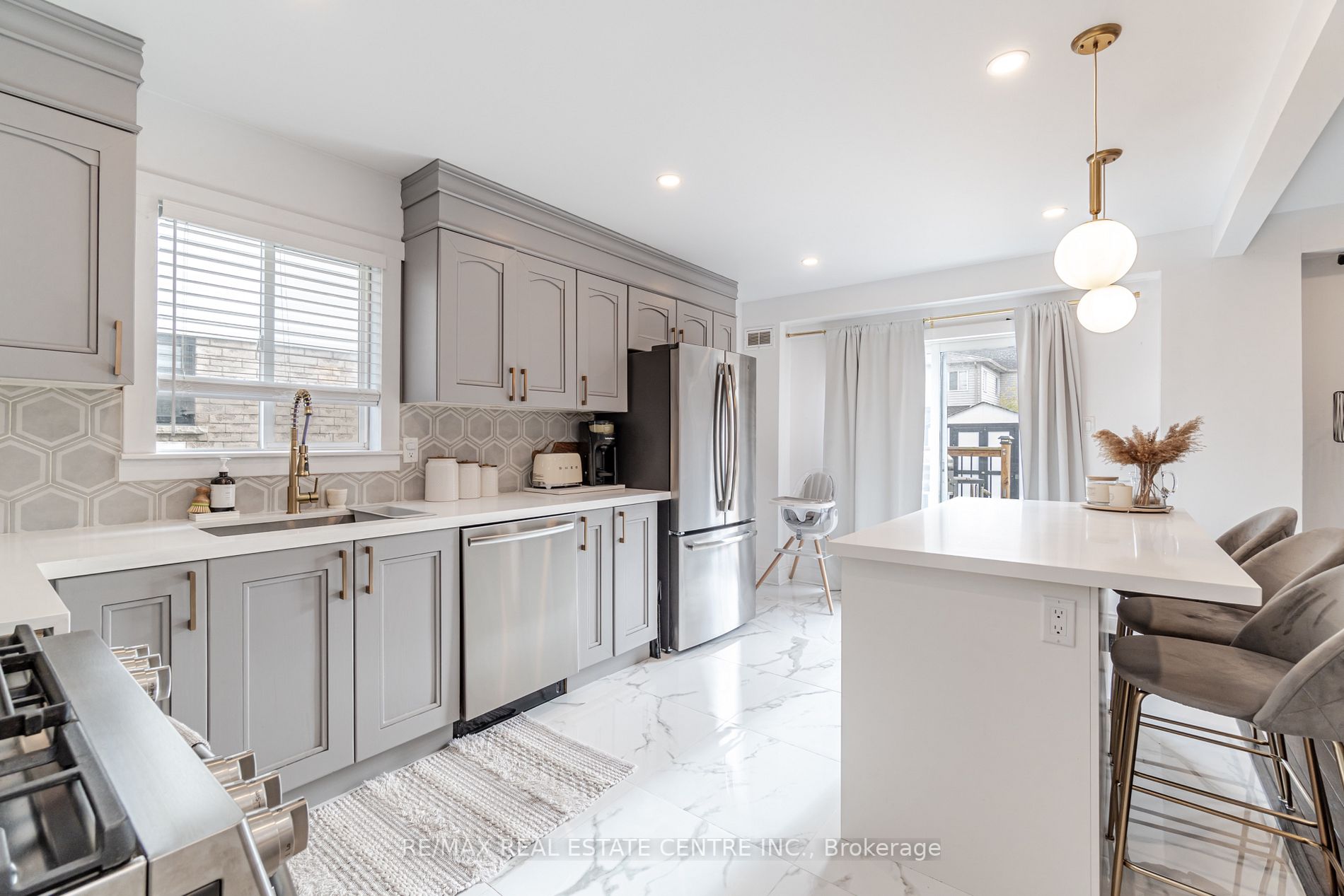 77 Lownie Crt