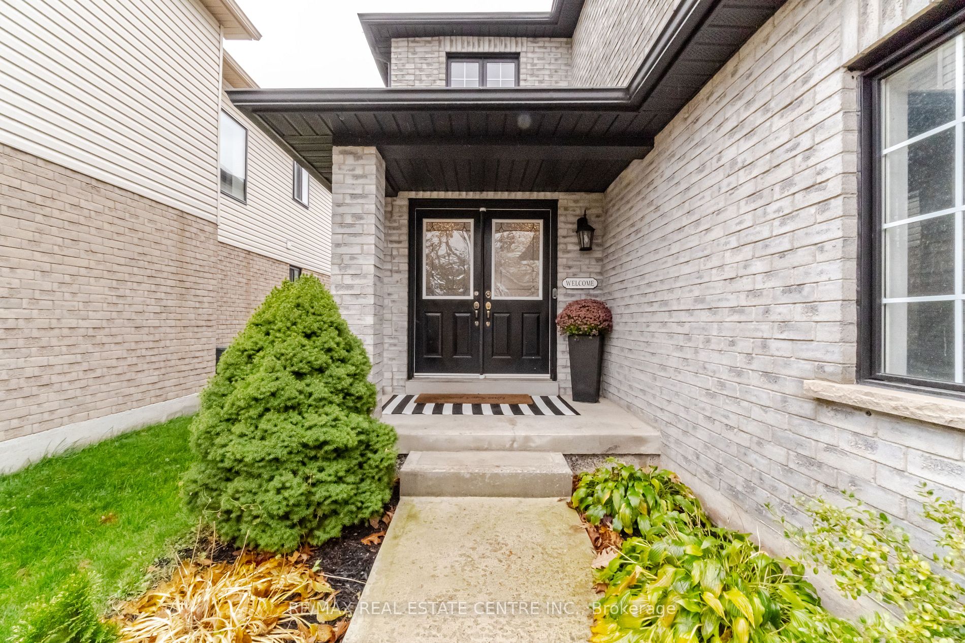 77 Lownie Crt