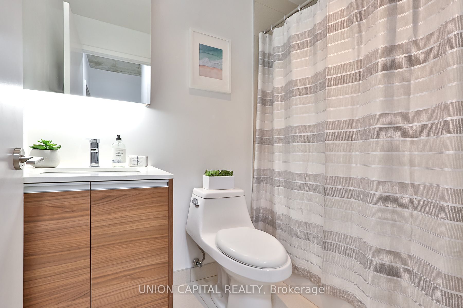 1190 Dundas St E, #324