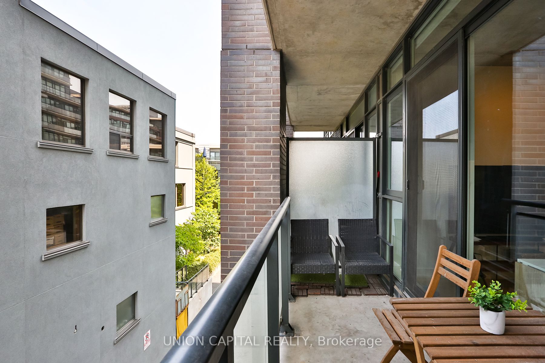1190 Dundas St E, #324