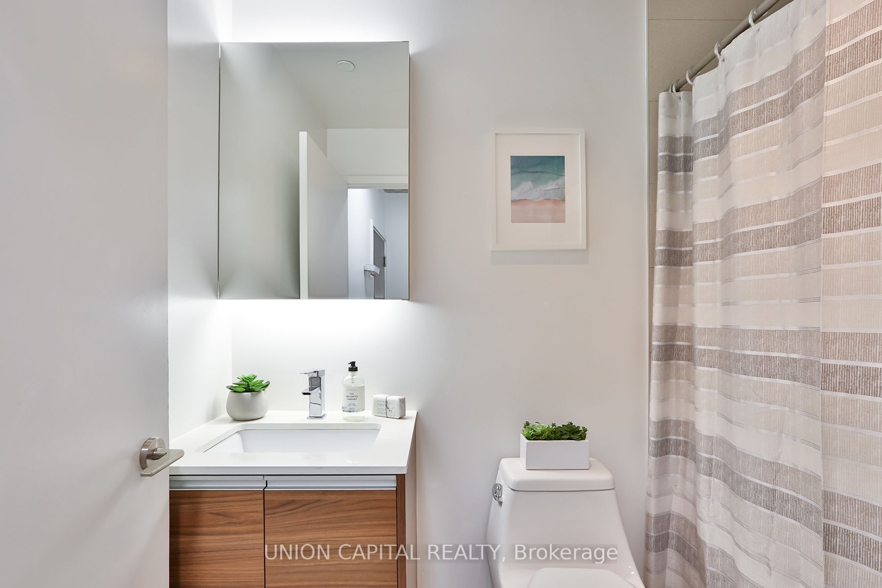 1190 Dundas St E, #324