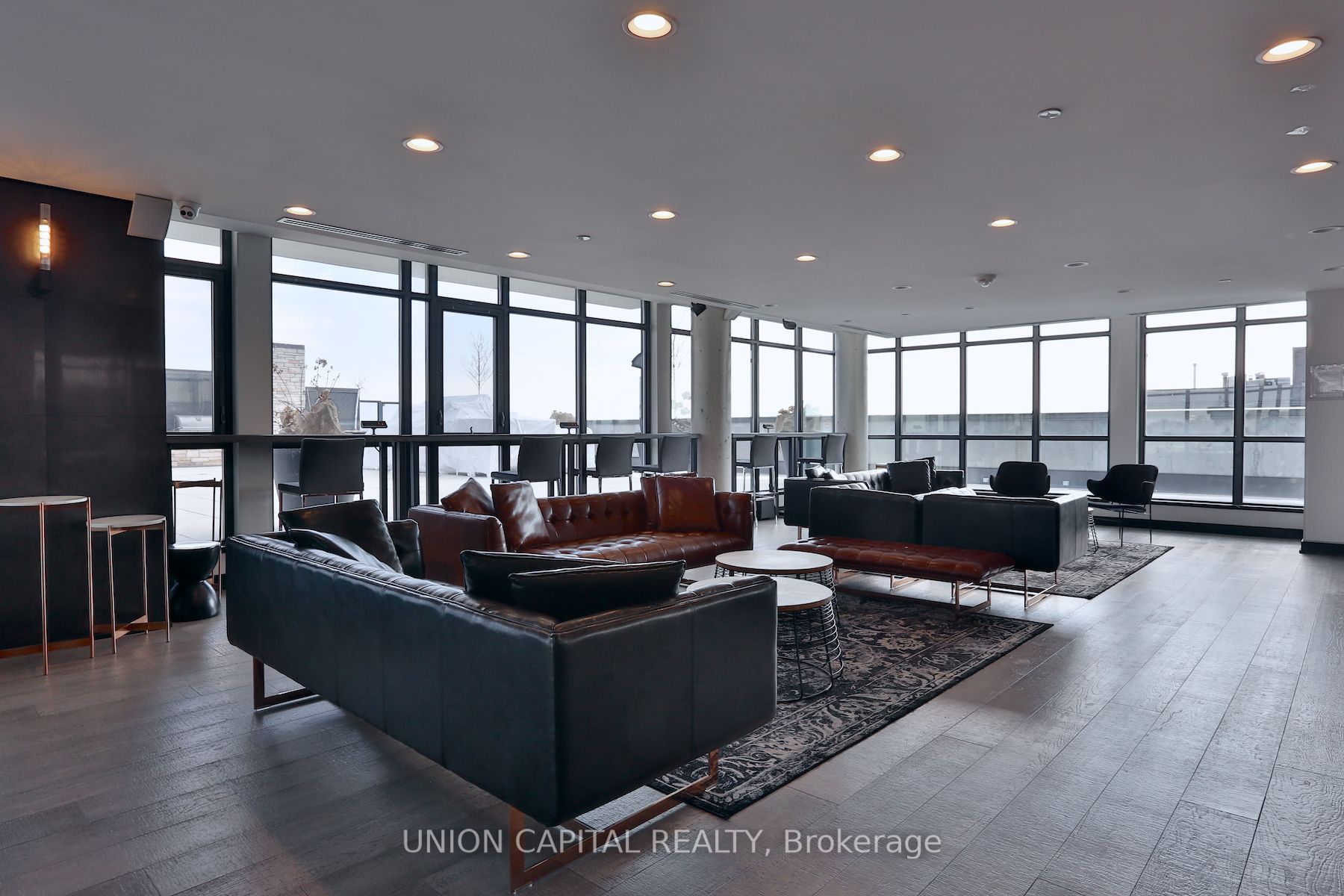 1190 Dundas St E, #324