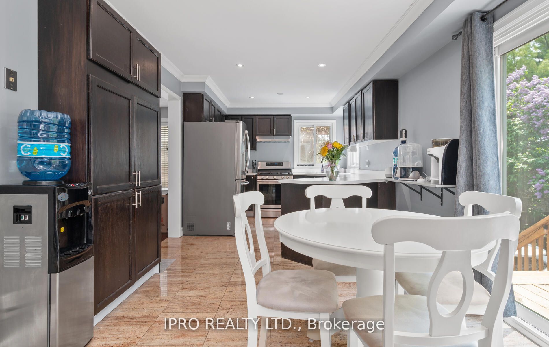 10 Mayflower Street