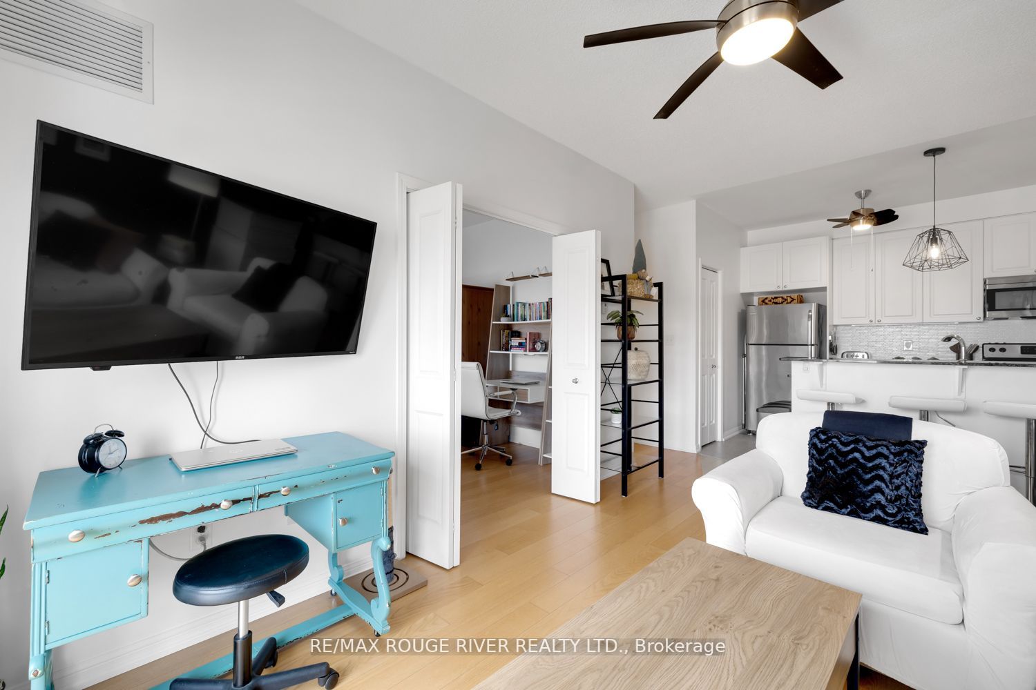 1 Sidney Lane, #203