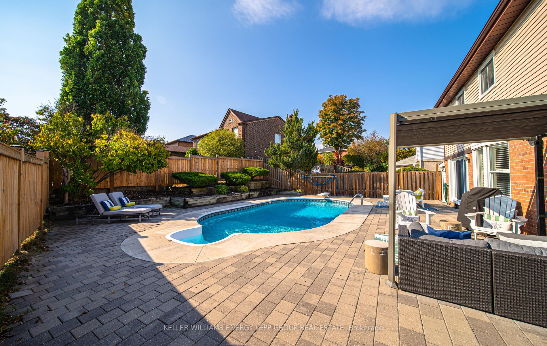 1886 Parkside Dr