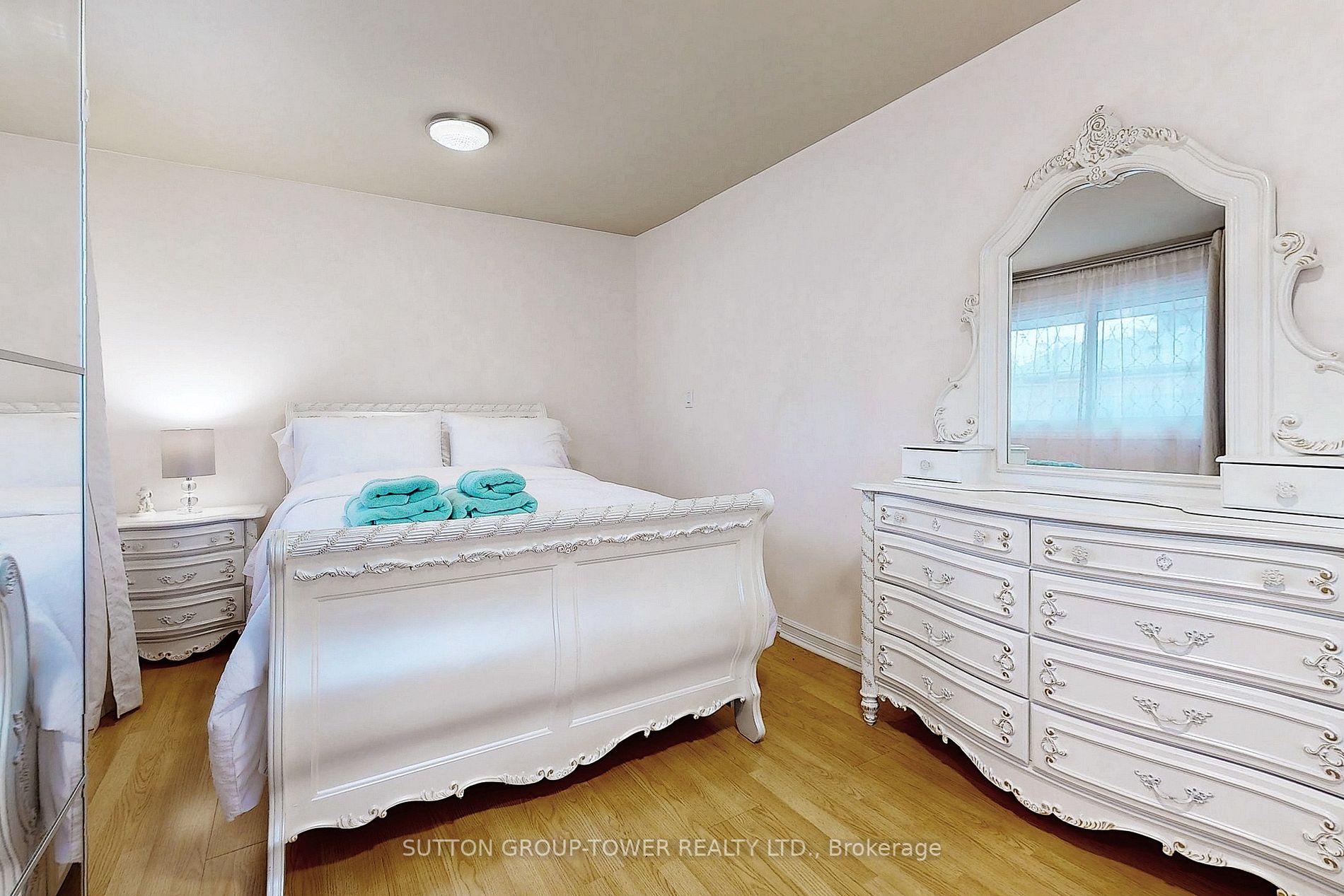 422 Sheppard Ave, #Upper