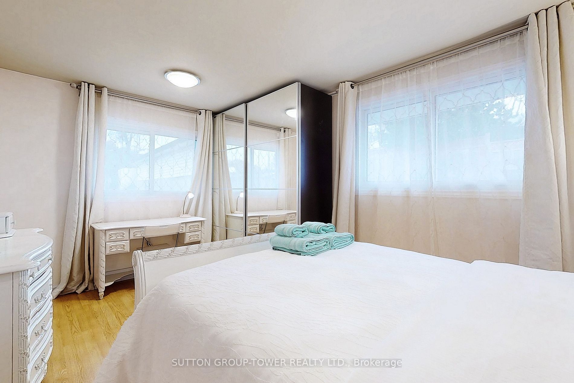 422 Sheppard Ave, #Upper