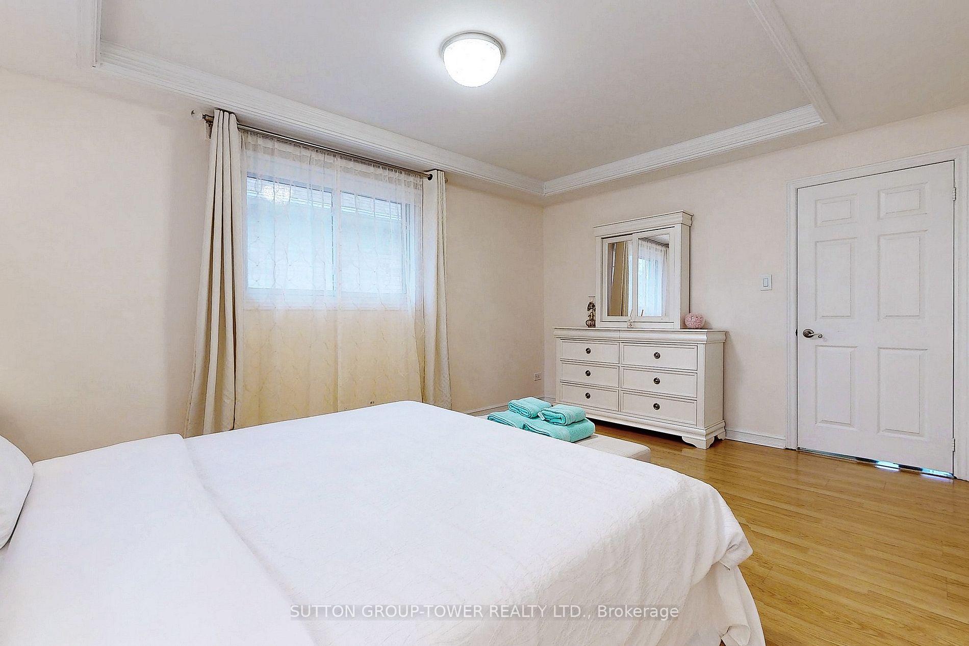 422 Sheppard Ave, #Upper